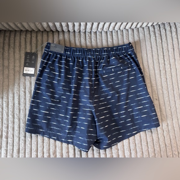 VRST Men's 5” Resort Short print navy/sand washed stripe Size Medium NWT - Picture 1 of 4